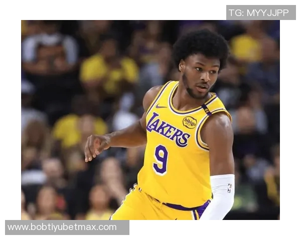 布朗尼逐渐融入球队但进攻能力不足仍难以在NBA立足